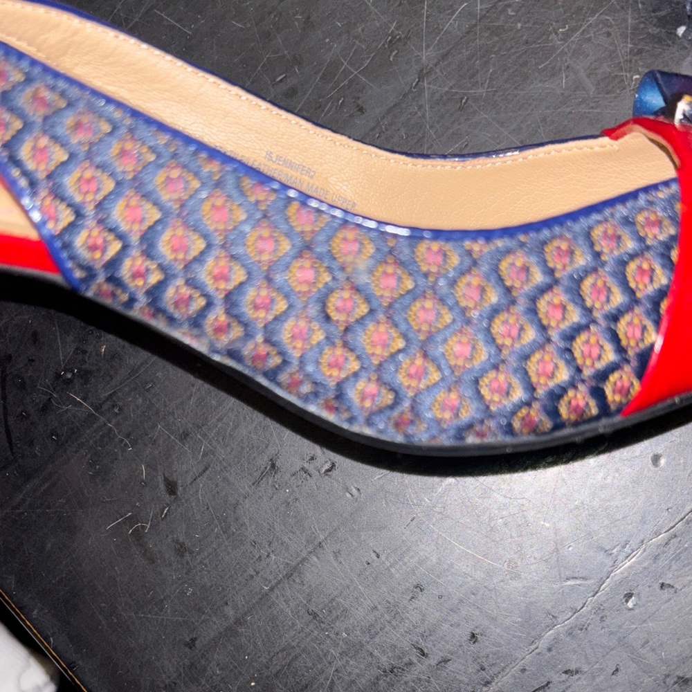 Isaac Mizrahi Vintage Red and Navy Pointed-Toe Slingback Pumps Sizs 9 - Picture 4 of 7
